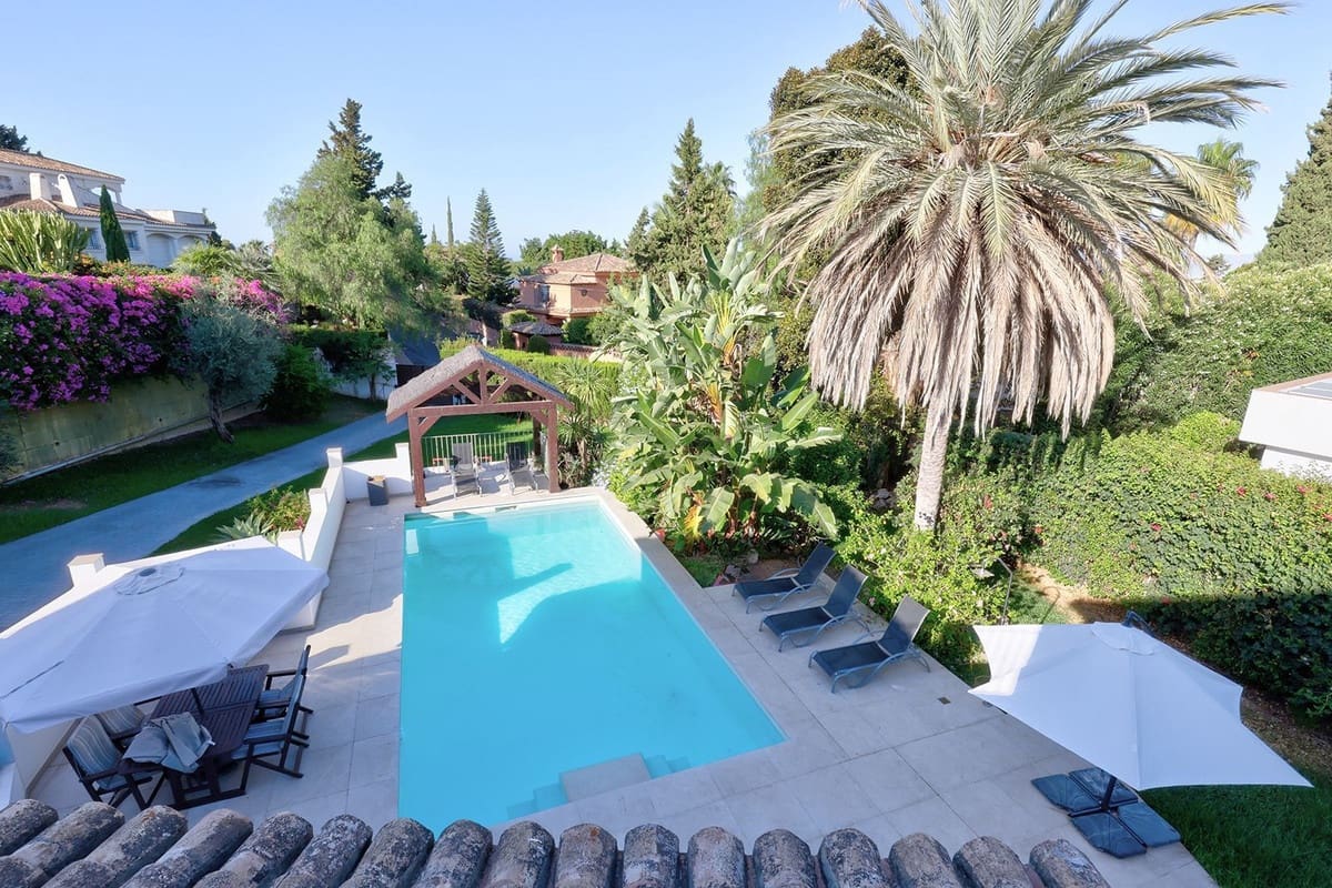 5 soveværelse Villa til salg i El Rosario med swimmingpool garage - € 1.750.000 (Ref: 9107996)