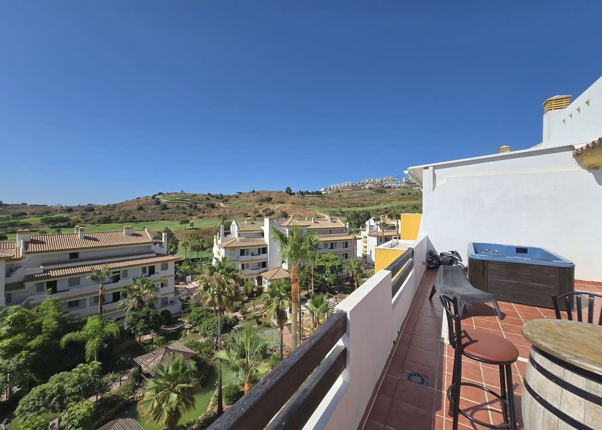 2 makuuhuone Kattohuoneisto myytävänä paikassa Mijas Costa mukana uima-altaan 
autotalli - 349 000 € (Ref: 9111500)