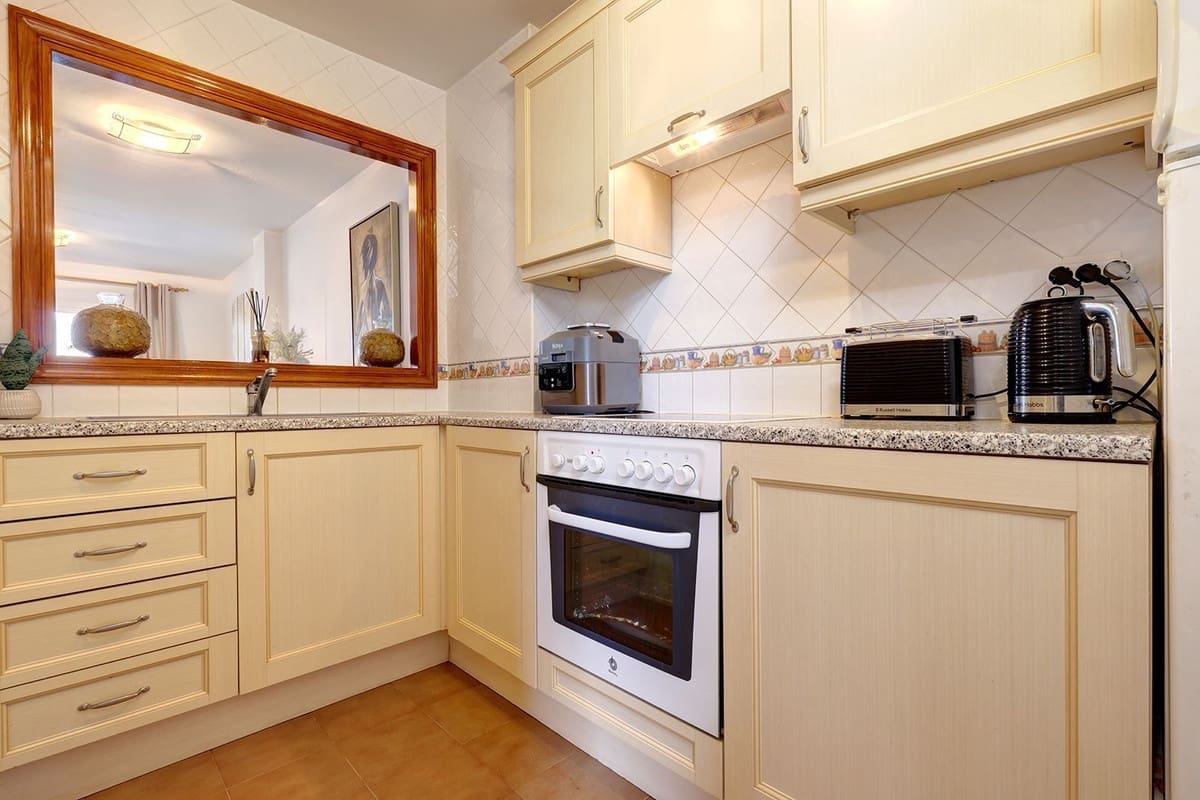 2 soveværelse Lejlighed til salg i Calahonda med swimmingpool garage - € 359.995 (Ref: 9113159)