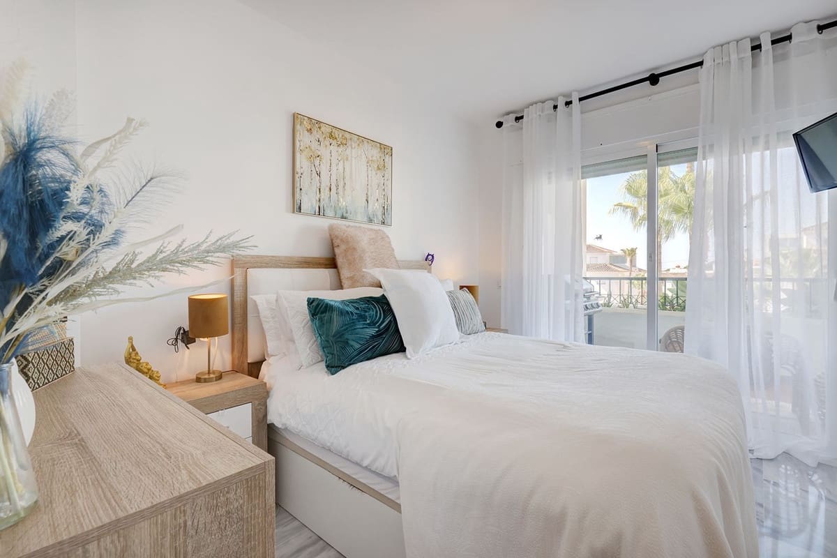 2 soveværelse Lejlighed til salg i Calahonda med swimmingpool garage - € 359.995 (Ref: 9113159)