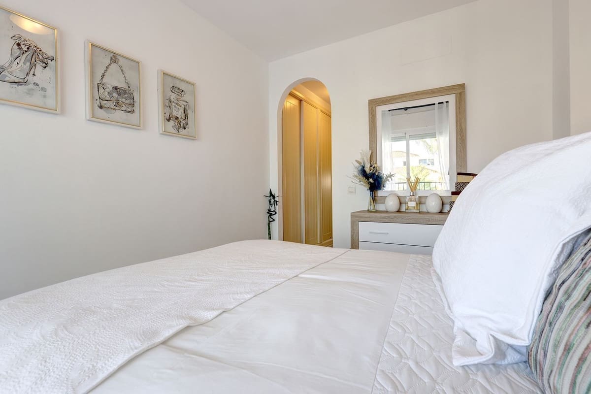 2 soveværelse Lejlighed til salg i Calahonda med swimmingpool garage - € 359.995 (Ref: 9113159)