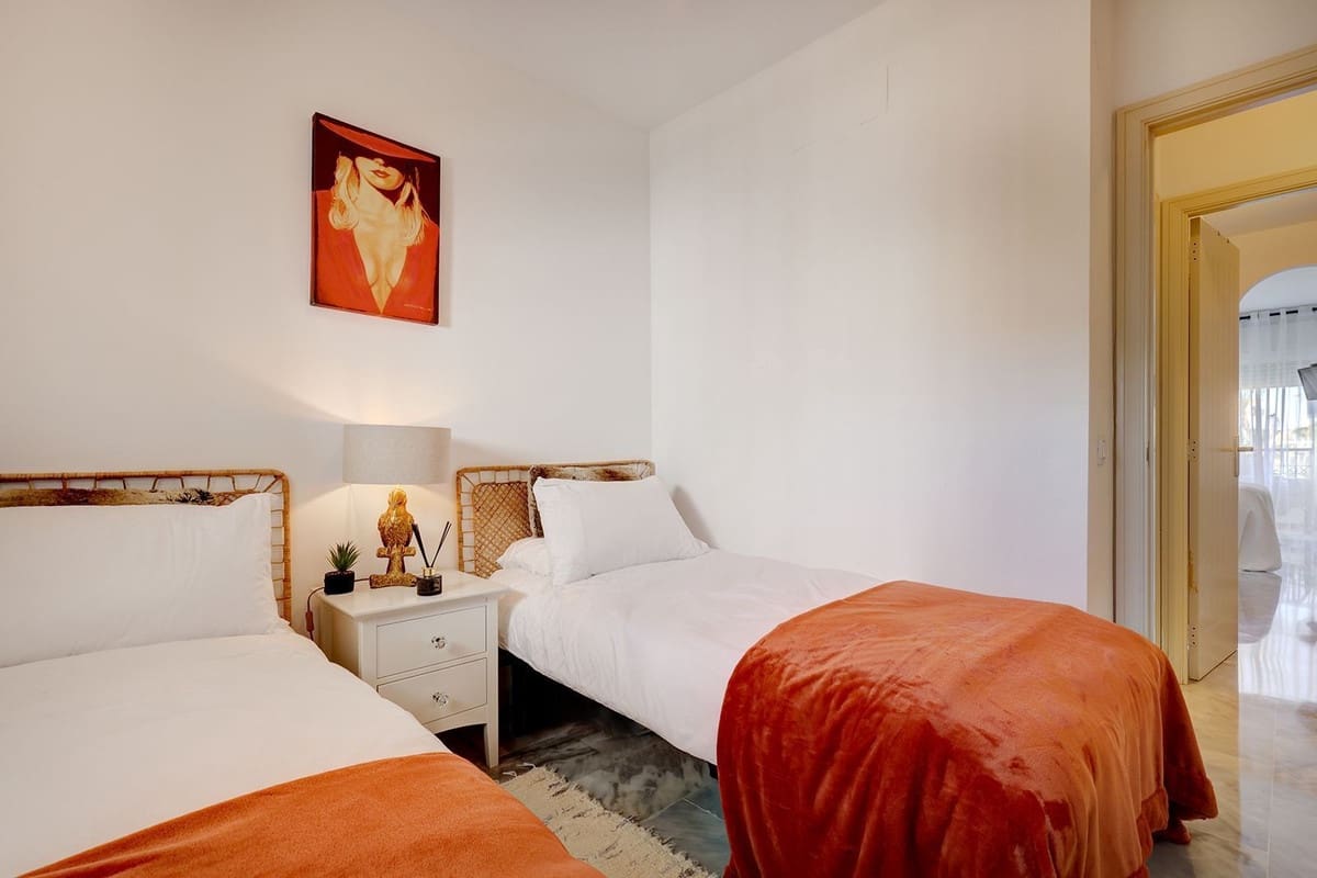 2 soveværelse Lejlighed til salg i Calahonda med swimmingpool garage - € 359.995 (Ref: 9113159)