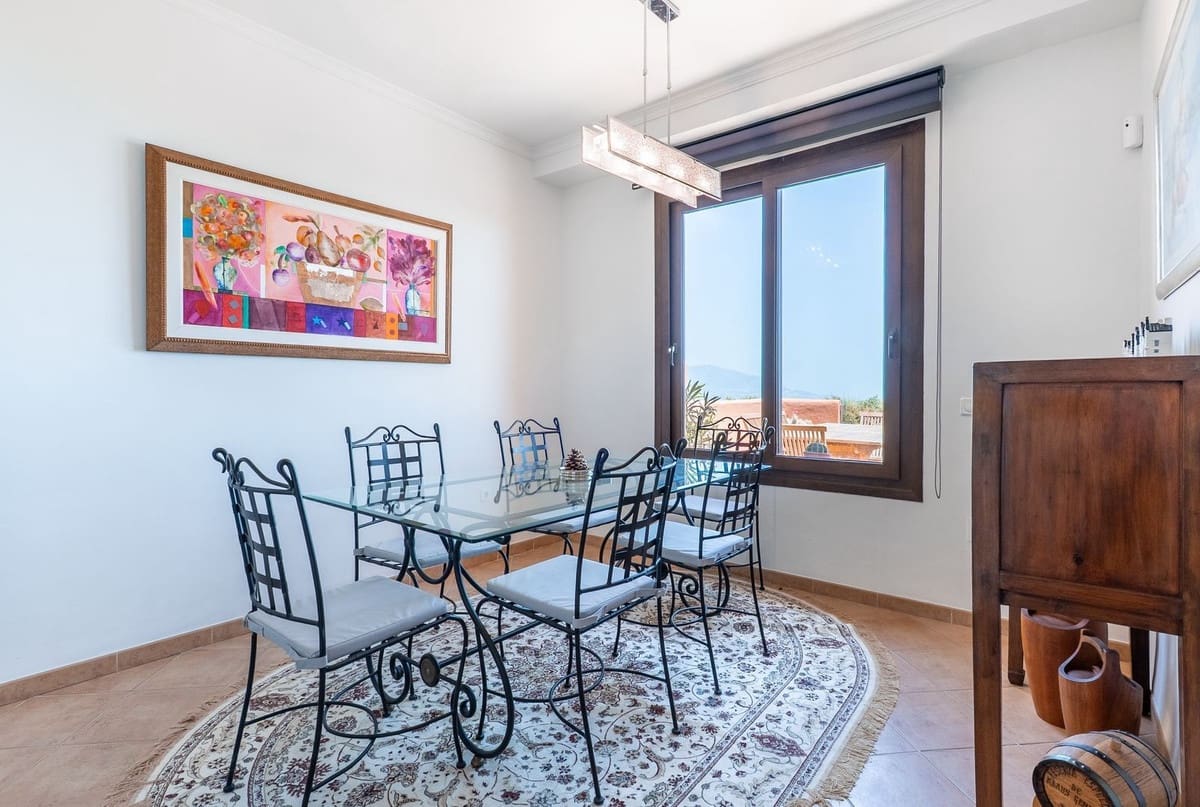 3 slaapkamer Appartement te koop in La Mairena met zwembad garage - € 475.000 (Ref: 9124284)