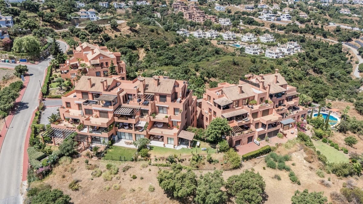 3 slaapkamer Appartement te koop in La Mairena met zwembad garage - € 475.000 (Ref: 9124284)