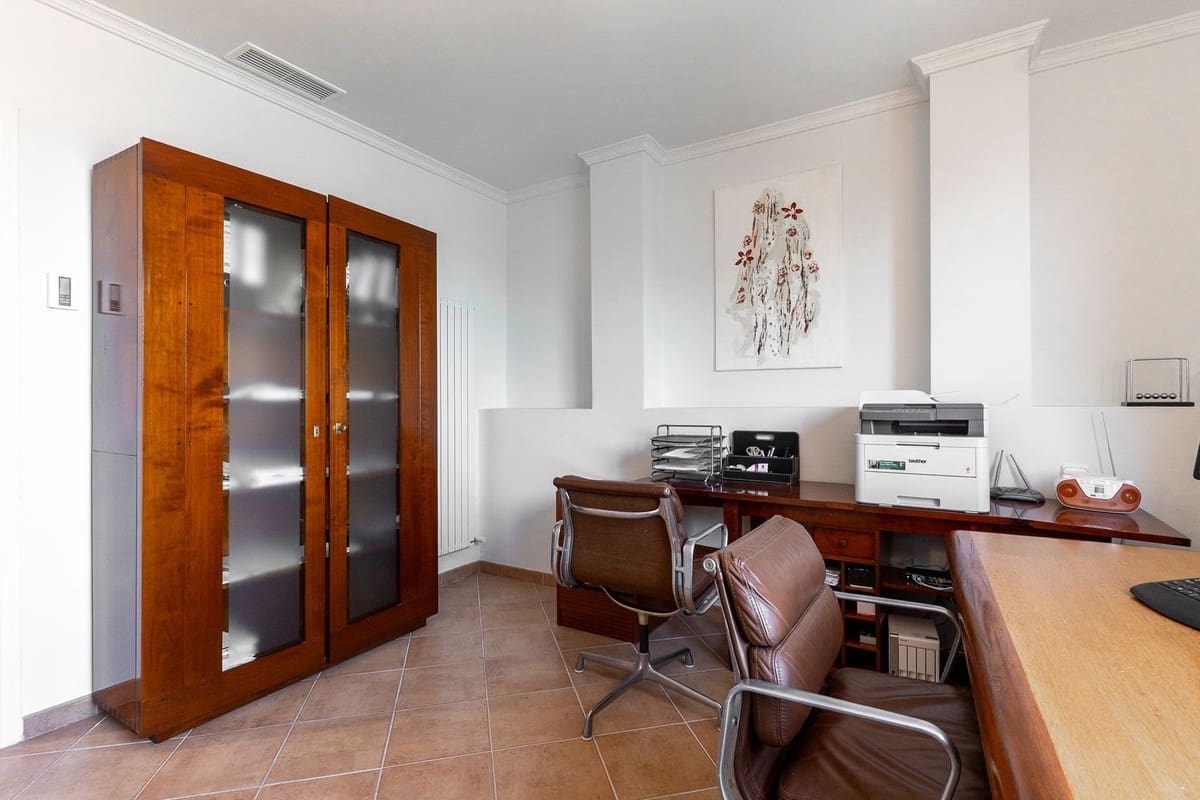 3 bedroom Apartment for sale in La Mairena with pool garage - € 475,000 (Ref: 9124284)