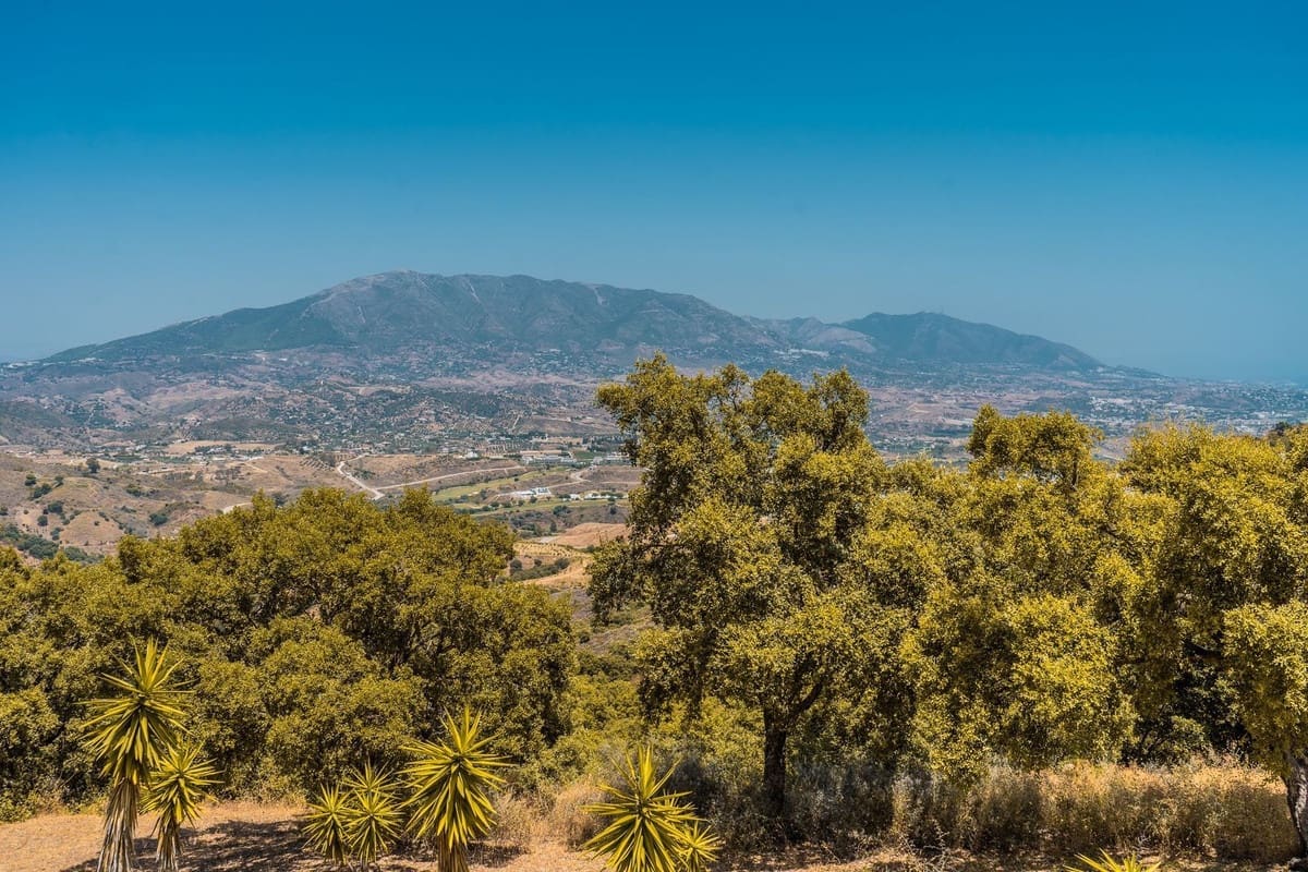 3 bedroom Apartment for sale in La Mairena with pool garage - € 475,000 (Ref: 9124284)