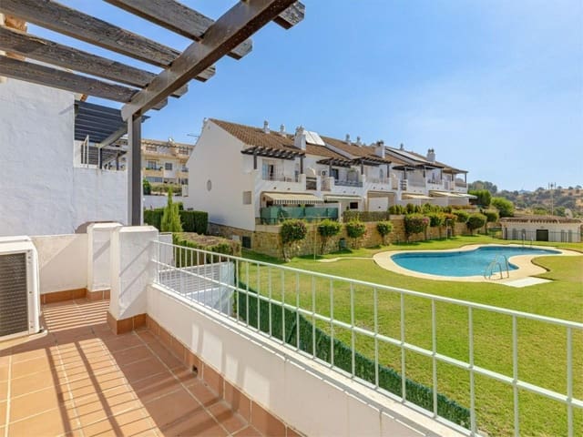 3 soveværelse Semi-Rækkehus til salg i Marbella med swimmingpool garage - € 588.000 (Ref: 9126053)