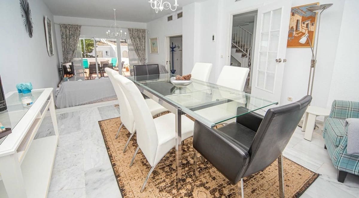 3 sypialnia Dom na sprzedaż w La Duquesa / Puerto de la Duquesa z basenem garażem - 425 000 € (Ref: 9126054)