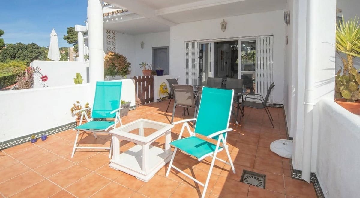 3 sypialnia Dom na sprzedaż w La Duquesa / Puerto de la Duquesa z basenem garażem - 425 000 € (Ref: 9126054)