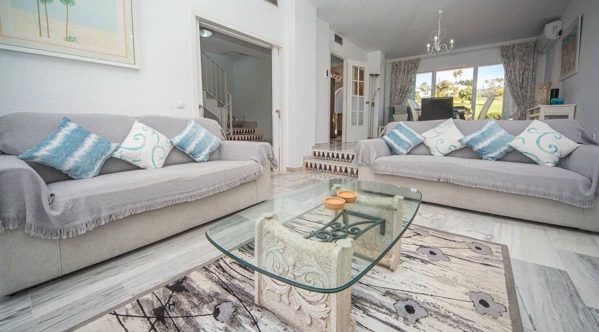 3 sypialnia Dom na sprzedaż w La Duquesa / Puerto de la Duquesa z basenem garażem - 425 000 € (Ref: 9126054)