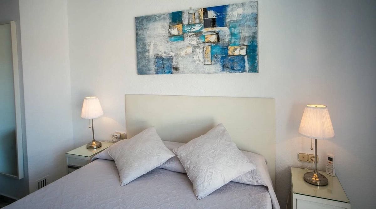 3 sypialnia Dom na sprzedaż w La Duquesa / Puerto de la Duquesa z basenem garażem - 425 000 € (Ref: 9126054)