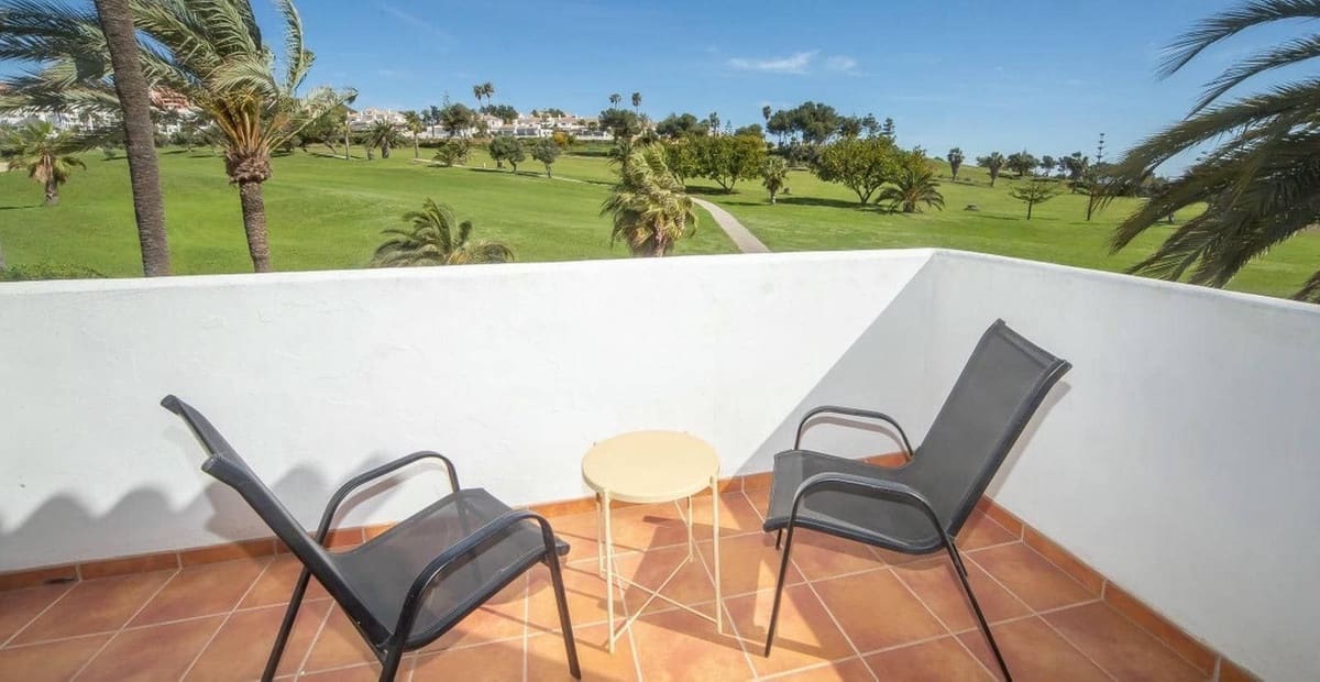 3 sypialnia Dom na sprzedaż w La Duquesa / Puerto de la Duquesa z basenem garażem - 425 000 € (Ref: 9126054)