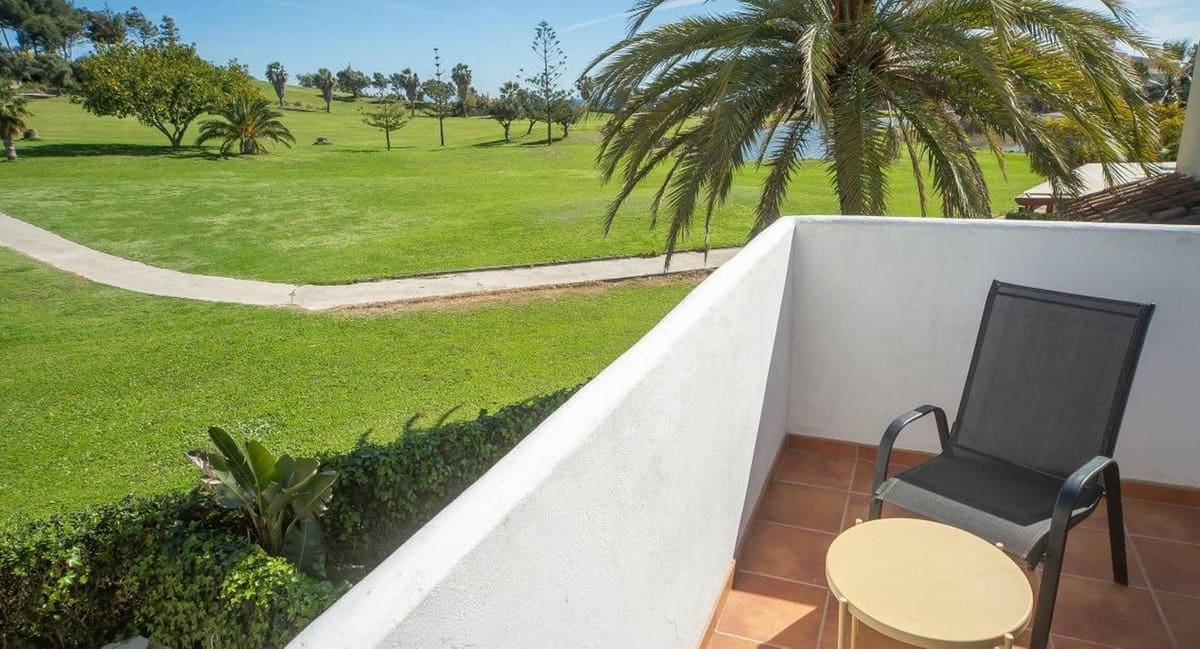 3 sypialnia Dom na sprzedaż w La Duquesa / Puerto de la Duquesa z basenem garażem - 425 000 € (Ref: 9126054)