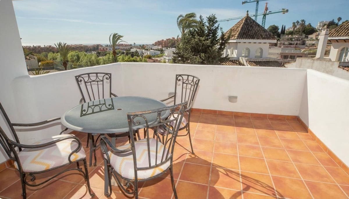 3 sypialnia Dom na sprzedaż w La Duquesa / Puerto de la Duquesa z basenem garażem - 425 000 € (Ref: 9126054)