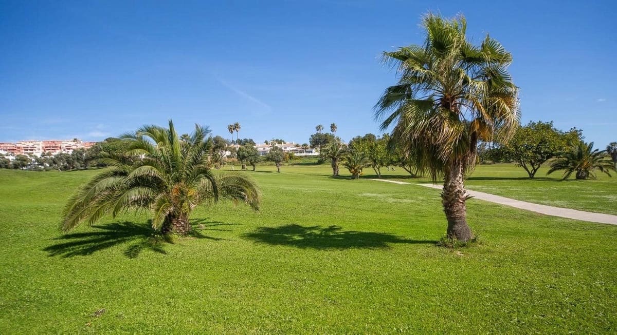 3 sypialnia Dom na sprzedaż w La Duquesa / Puerto de la Duquesa z basenem garażem - 425 000 € (Ref: 9126054)