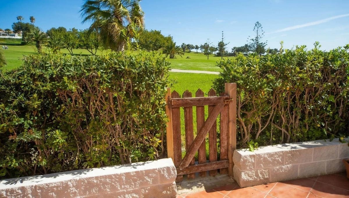 3 sypialnia Dom na sprzedaż w La Duquesa / Puerto de la Duquesa z basenem garażem - 425 000 € (Ref: 9126054)