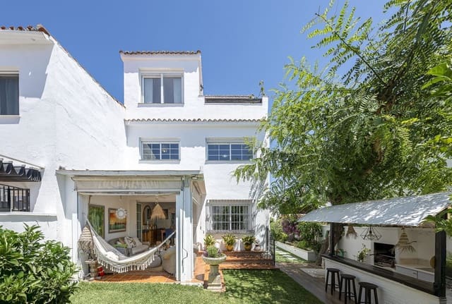 4 soveværelse Semi-Rækkehus til salg i Estepona med swimmingpool garage - € 550.000 (Ref: 9126274)