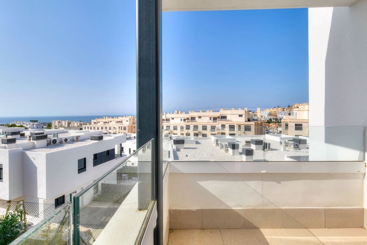 3 soveværelse Semi-Rækkehus til salg i La Cala de Mijas med swimmingpool garage - € 698.000 (Ref: 9133195)