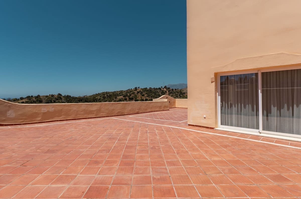 3 soveværelse Penthouse til salg i Elviria med swimmingpool garage - € 750.000 (Ref: 9133563)