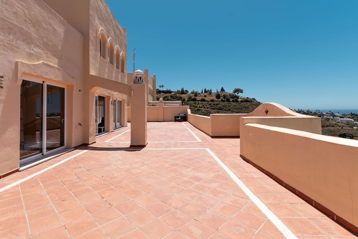 3 soveværelse Penthouse til salg i Elviria med swimmingpool garage - € 750.000 (Ref: 9133563)