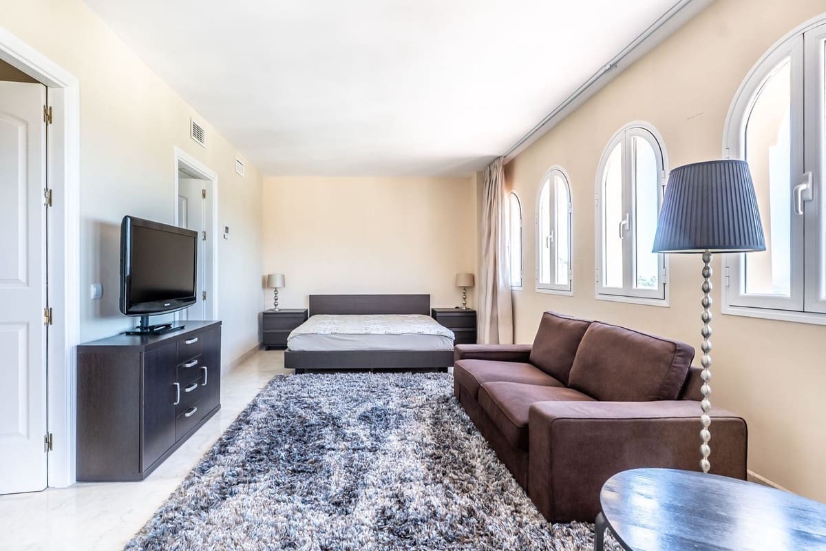 3 soveværelse Penthouse til salg i Elviria med swimmingpool garage - € 750.000 (Ref: 9133563)