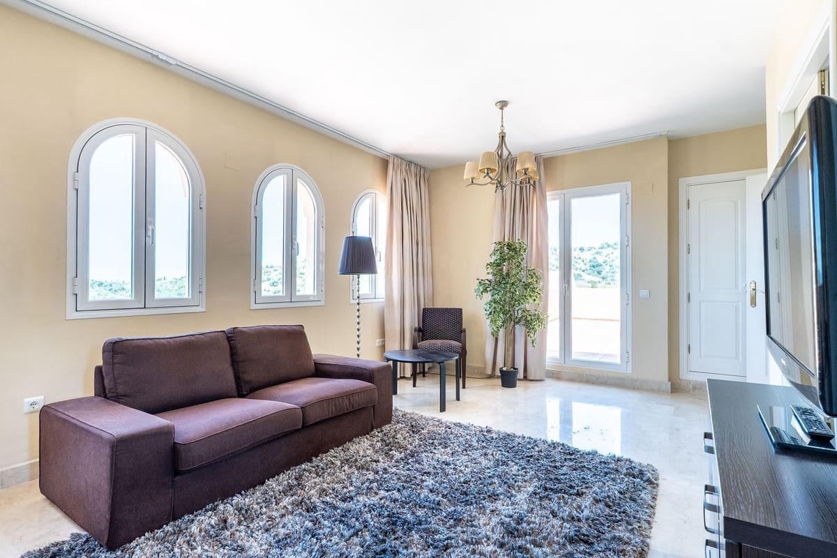 3 soveværelse Penthouse til salg i Elviria med swimmingpool garage - € 750.000 (Ref: 9133563)