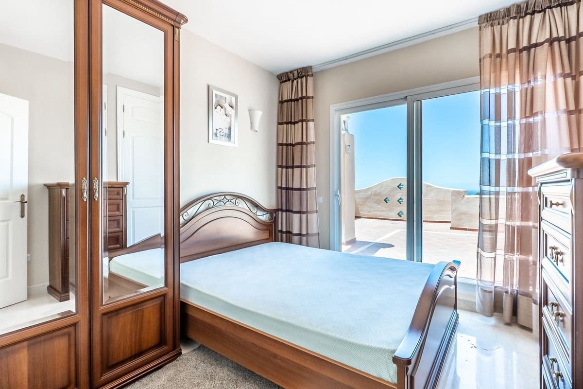 3 soveværelse Penthouse til salg i Elviria med swimmingpool garage - € 750.000 (Ref: 9133563)