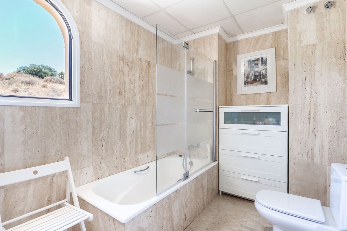 3 soveværelse Penthouse til salg i Elviria med swimmingpool garage - € 750.000 (Ref: 9133563)