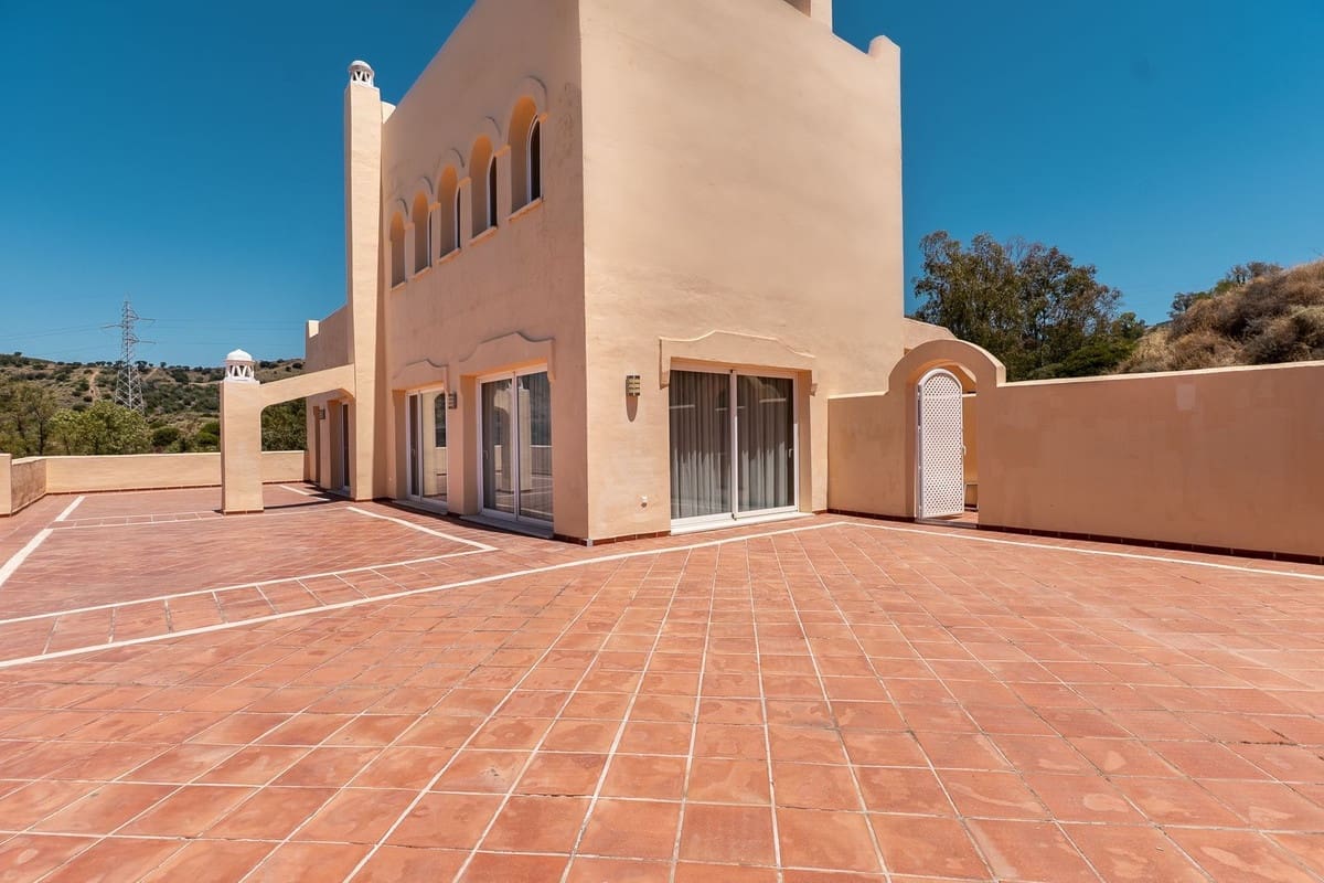 3 soveværelse Penthouse til salg i Elviria med swimmingpool garage - € 750.000 (Ref: 9133563)