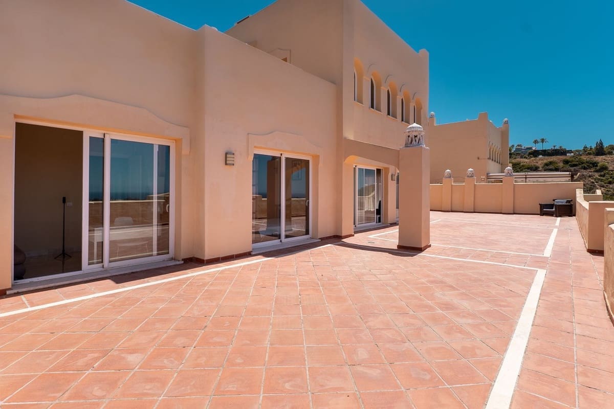 3 soverom Penthouse til salgs i Elviria med svømmebasseng garasje - € 750 000 (Ref: 9133563)