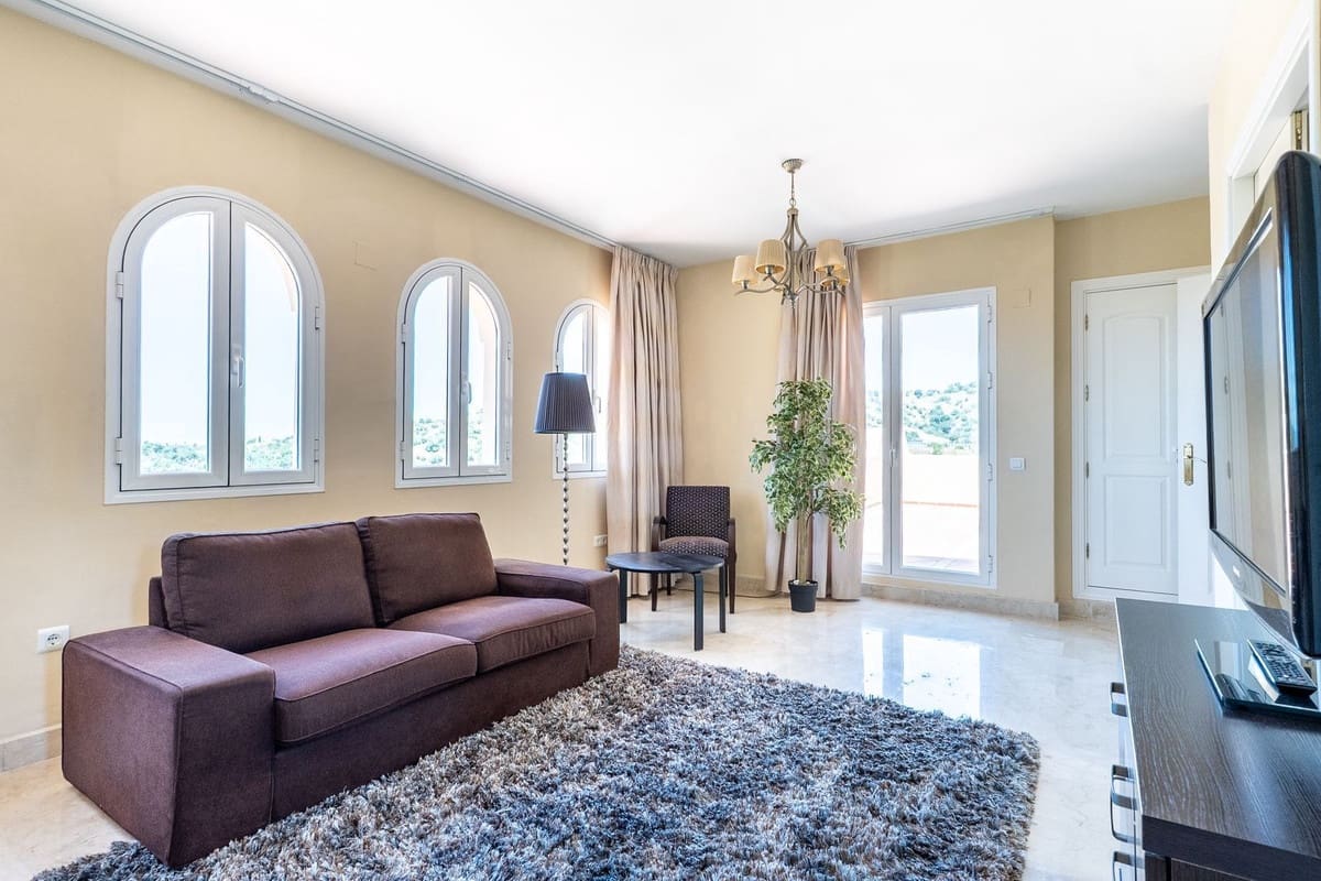 3 soverom Penthouse til salgs i Elviria med svømmebasseng garasje - € 750 000 (Ref: 9133563)