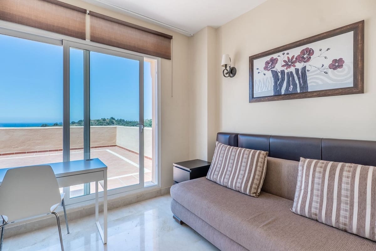3 soverom Penthouse til salgs i Elviria med svømmebasseng garasje - € 750 000 (Ref: 9133563)