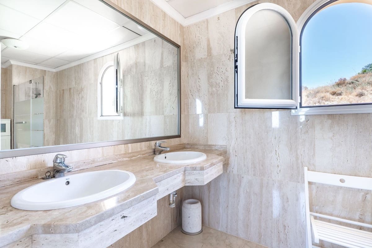 3 soverom Penthouse til salgs i Elviria med svømmebasseng garasje - € 750 000 (Ref: 9133563)