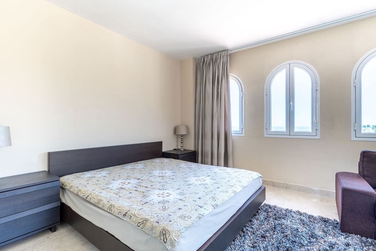 3 soverom Penthouse til salgs i Elviria med svømmebasseng garasje - € 750 000 (Ref: 9133563)