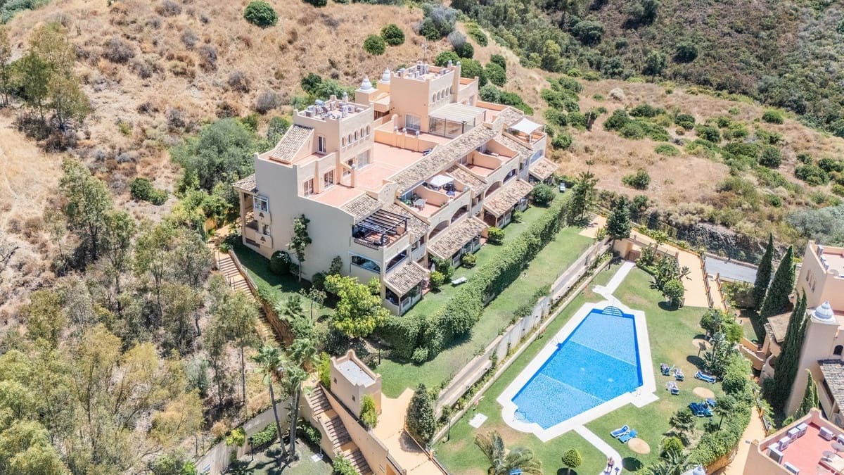 3 soverom Penthouse til salgs i Elviria med svømmebasseng garasje - € 750 000 (Ref: 9133563)