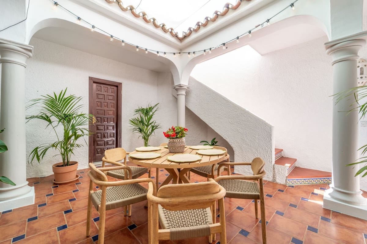 4 soveværelse Villa til salg i El Paraiso med swimmingpool garage - € 1.950.000 (Ref: 9137644)