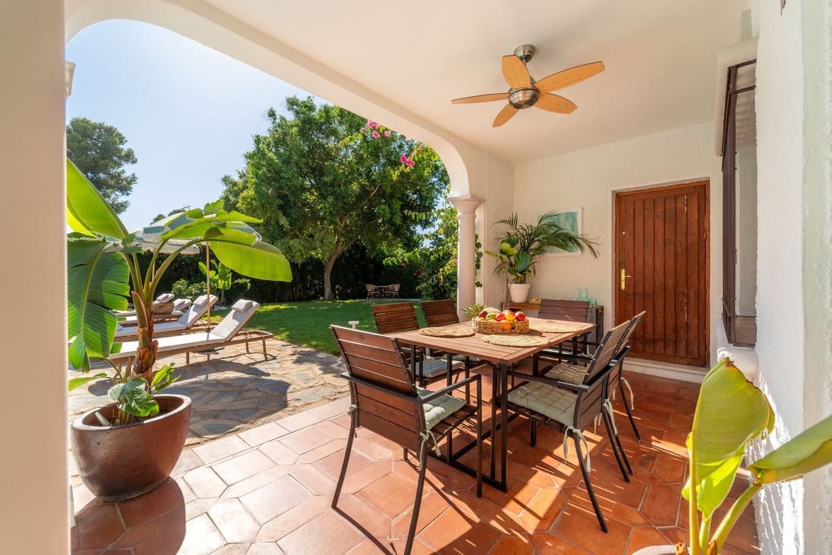 4 soveværelse Villa til salg i El Paraiso med swimmingpool garage - € 1.950.000 (Ref: 9137644)