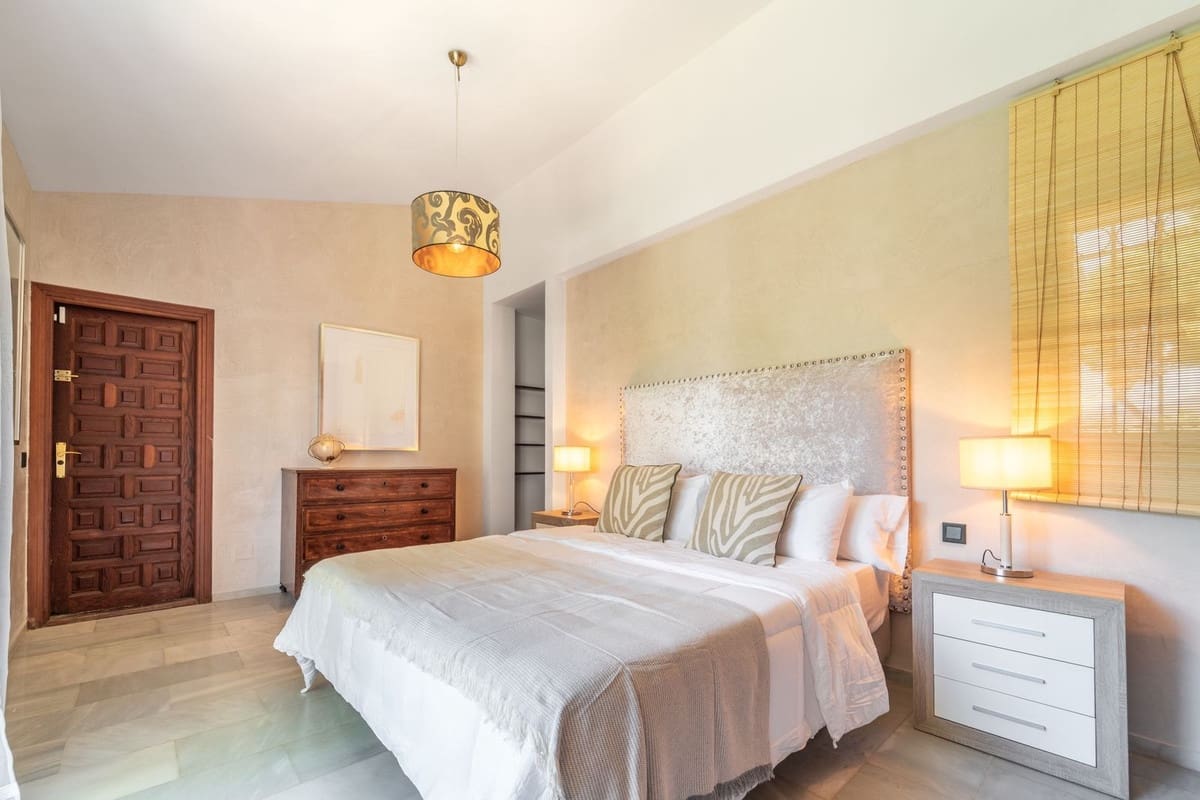 4 soveværelse Villa til salg i El Paraiso med swimmingpool garage - € 1.950.000 (Ref: 9137644)