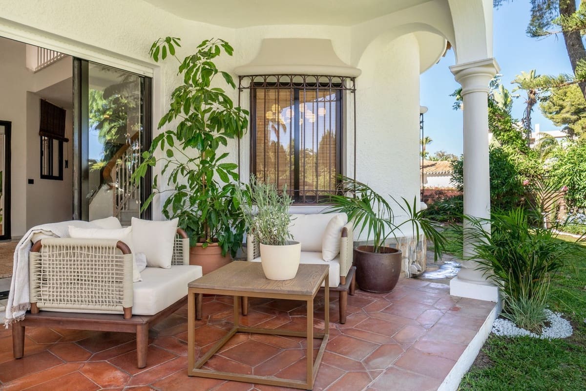 4 soveværelse Villa til salg i El Paraiso med swimmingpool garage - € 1.950.000 (Ref: 9137644)