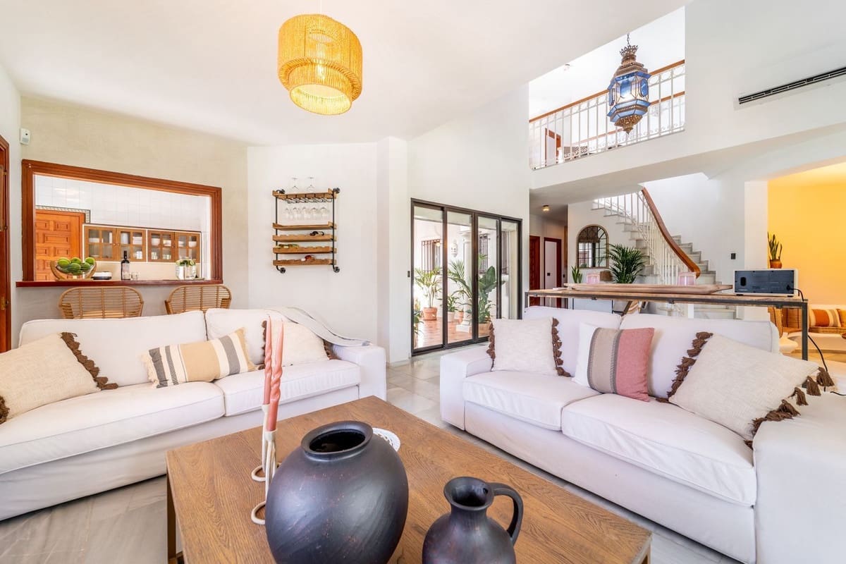 4 soveværelse Villa til salg i El Paraiso med swimmingpool garage - € 1.950.000 (Ref: 9137644)