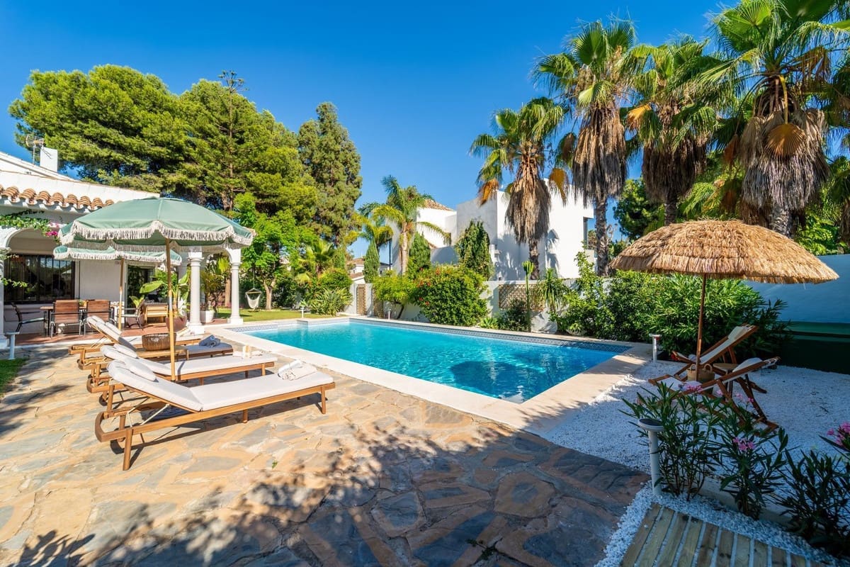 4 soveværelse Villa til salg i El Paraiso med swimmingpool garage - € 1.950.000 (Ref: 9137644)