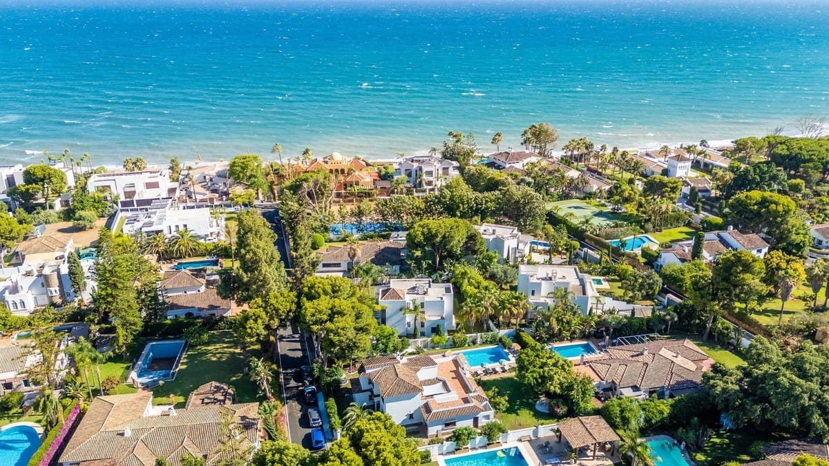 4 soveværelse Villa til salg i El Paraiso med swimmingpool garage - € 1.950.000 (Ref: 9137644)