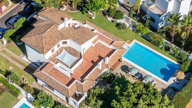 4 soveværelse Villa til salg i El Paraiso, Estepona med swimmingpool garage - € 1.950.000 (Ref: 9137644)