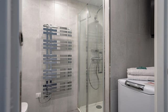 1 makuuhuone Huoneisto myytävänä paikassa Fuengirola mukana uima-altaan - 349 000 € (Ref: 9144408)