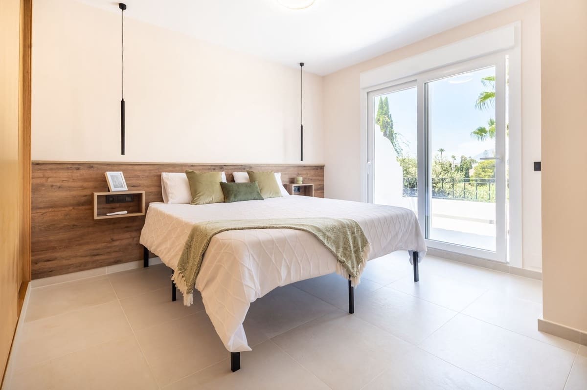 4 makuuhuone Omakotitalo myytävänä paikassa Estepona mukana uima-altaan 
autotalli - 745 000 € (Ref: 9147710)