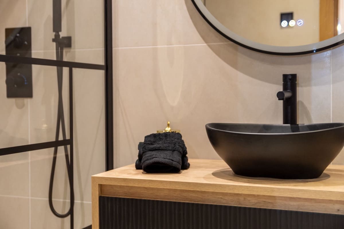 4 makuuhuone Omakotitalo myytävänä paikassa Estepona mukana uima-altaan 
autotalli - 745 000 € (Ref: 9147710)