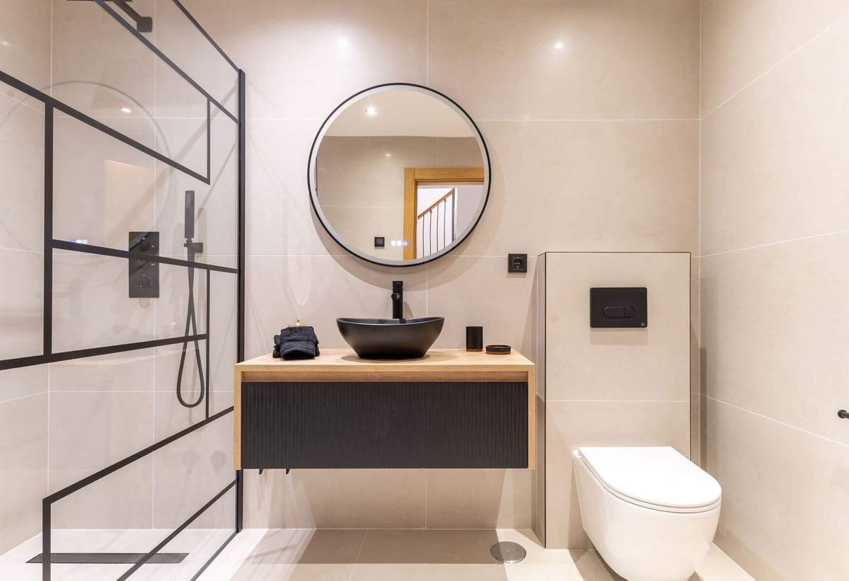 4 makuuhuone Omakotitalo myytävänä paikassa Estepona mukana uima-altaan 
autotalli - 745 000 € (Ref: 9147710)