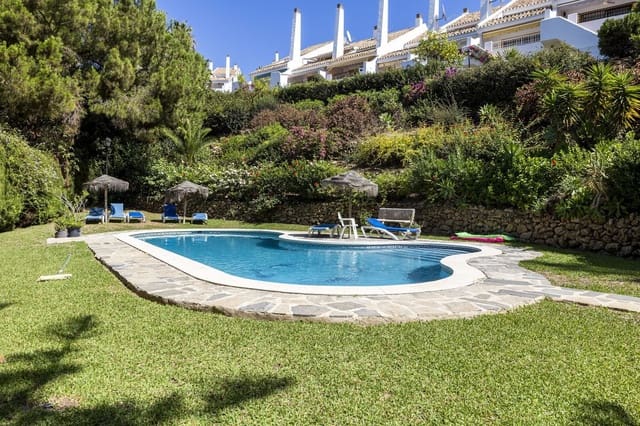 5 soveværelse Byhus til salg i Calahonda, Mijas med swimmingpool - € 420.000 (Ref: 9161452)