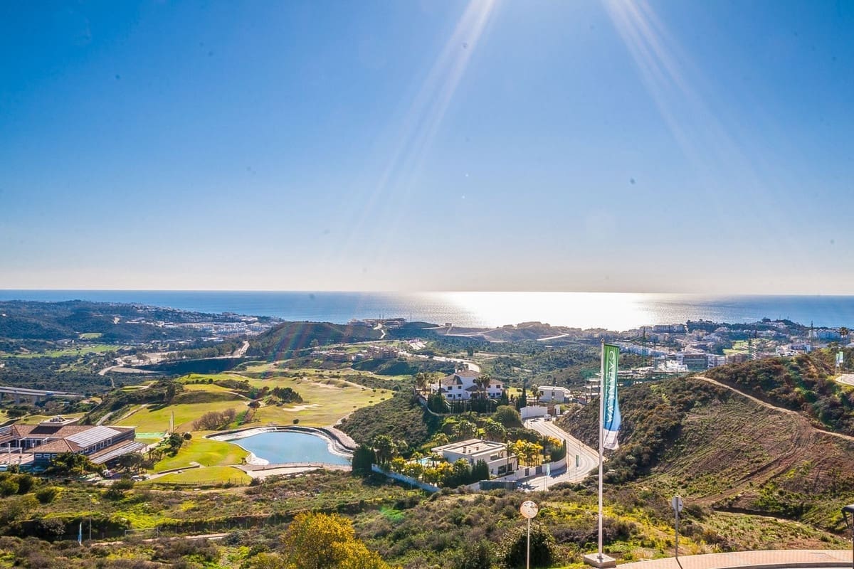 2 soverom Leilighet til salgs i La Cala de Mijas med svømmebasseng garasje - € 449 000 (Ref: 9161454)