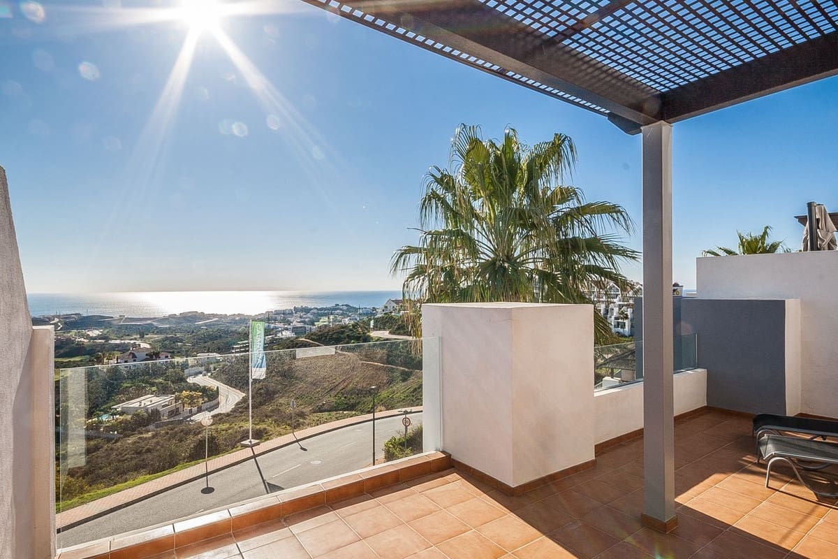 2 soverom Leilighet til salgs i La Cala de Mijas med svømmebasseng garasje - € 449 000 (Ref: 9161454)